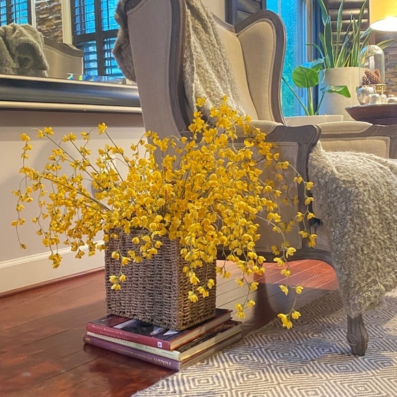 Rustic Woven Wall Hanging Storage Basket Magazine and Mail Organizer in Beige - Picture 2 of 10